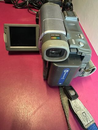 Videocámara Sony Video 8 con accesorios
