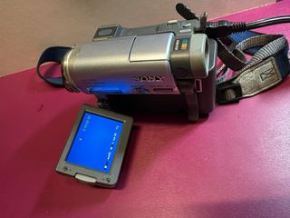 Videocámara Sony Video 8 con accesorios