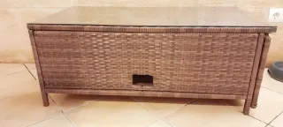 Mesa de centro de mimbre y cristal