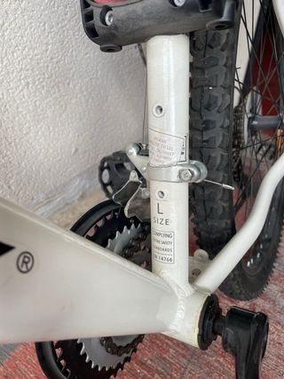 Bicicleta de adulto con silla infantil