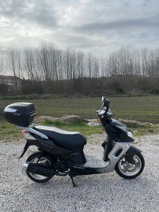 Peugeot Sumup 125cc ITV y seguro al día