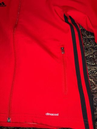 Sudadera Adidas Roja con Capucha