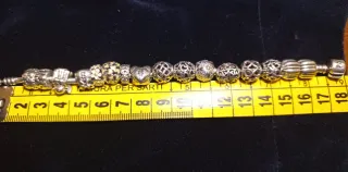 Bracciale Pandora con 12 charms e 4 clip