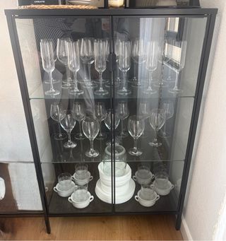 Vitrina de hierro y cristal negra ikea
