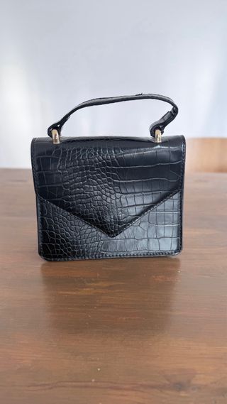 Bolso negro efecto piel cocodrilo