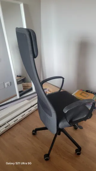 Silla de oficina IKEA MARKUS gris oscuro