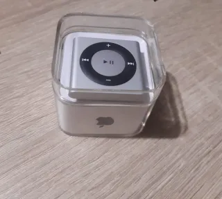 Apple iPod Shuffle Plata, capacidad 2 GB, sin usar