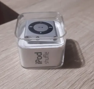Apple iPod Shuffle Plata, capacidad 2 GB, sin usar
