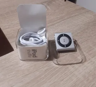 Apple iPod Shuffle Plata, capacidad 2 GB, sin usar