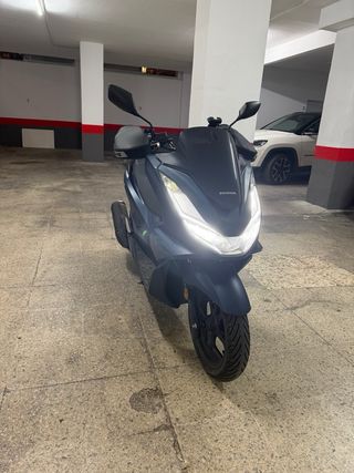 Honda PCX 125 azul 2024 - 10.000 km