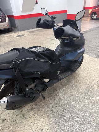 Honda PCX 125 azul 2024 - 10.000 km