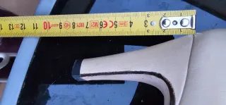 Zapatos de tacón beige y punta beige