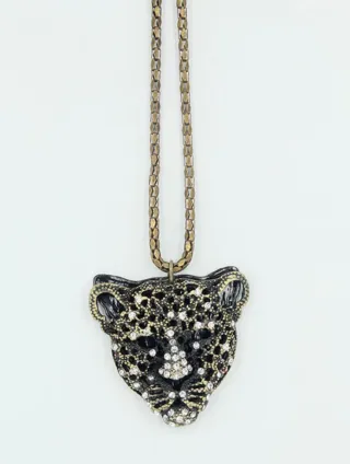 Collar meta y cuero vintage para que elijas.