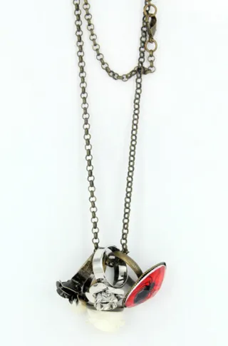 Collar meta y cuero vintage para que elijas.