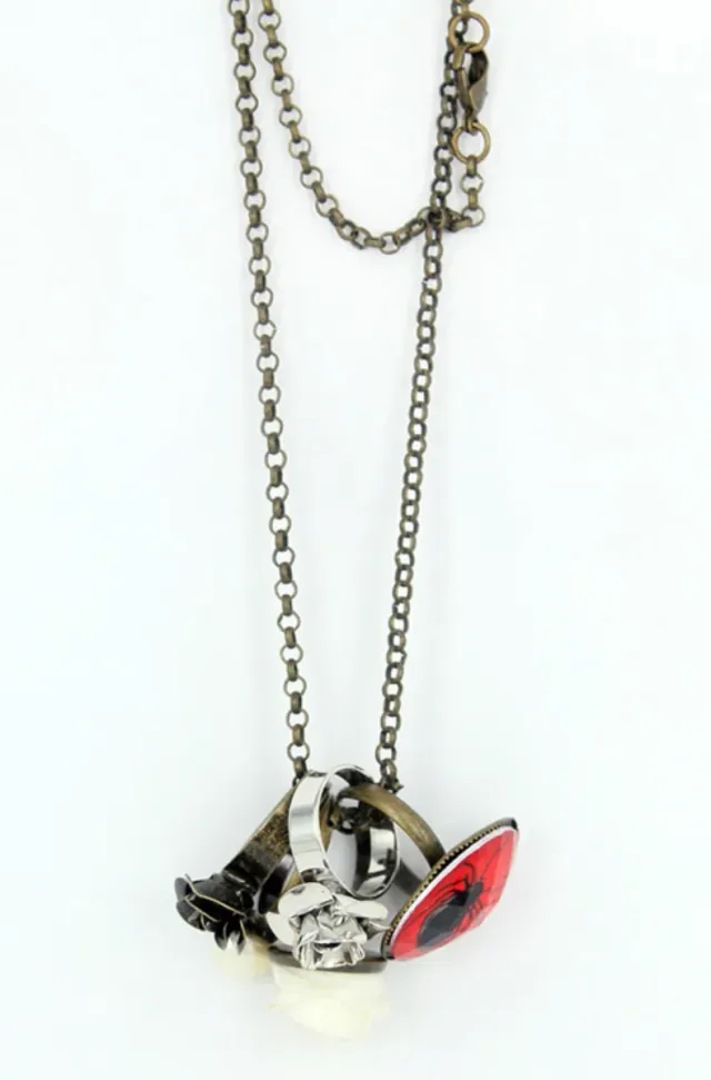 Collar meta y cuero vintage para que elijas.