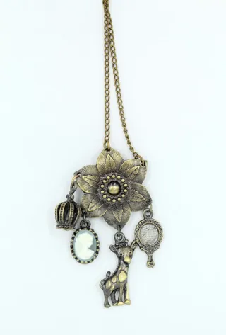 Collar meta y cuero vintage para que elijas.