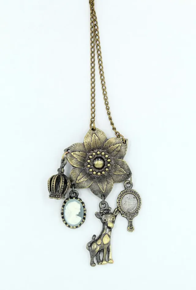 Collar meta y cuero vintage para que elijas.