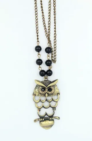 Collar meta y cuero vintage para que elijas.