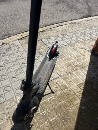 Patinete eléctrico negro