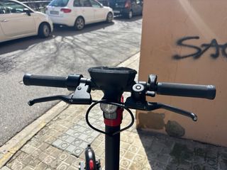 Patinete eléctrico negro