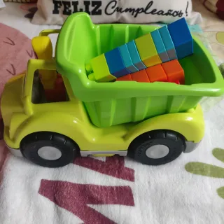 Camión de Juguete con Bloques