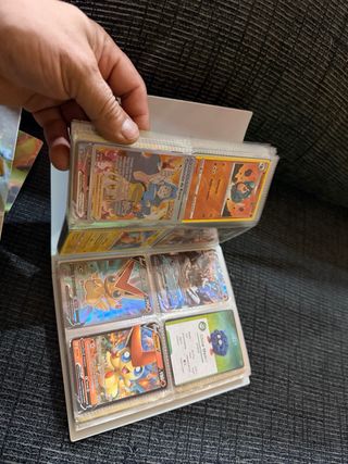 Álbum de cartas Pokémon( tengo 4 los 4 370€)
