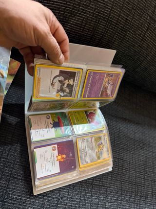 Álbum de cartas Pokémon( tengo 4 los 4 370€)