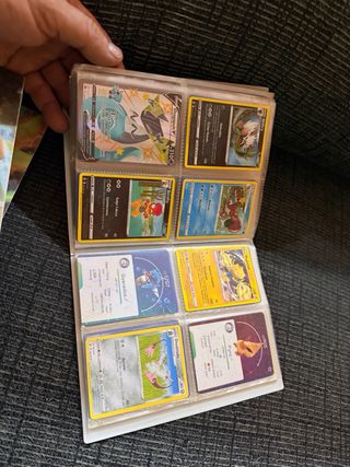 Álbum de cartas Pokémon( tengo 4 los 4 370€)