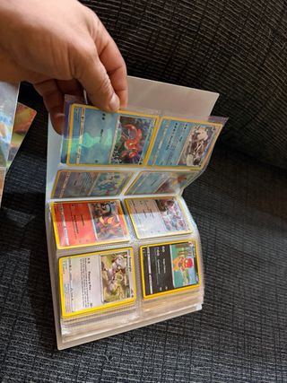 Álbum de cartas Pokémon( tengo 4 los 4 370€)
