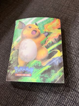 Álbum de cartas Pokémon( tengo 4 los 4 370€)