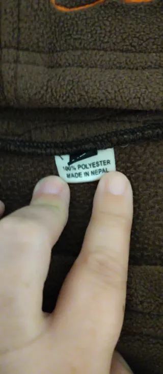 Sudadera capucha marrón entallada