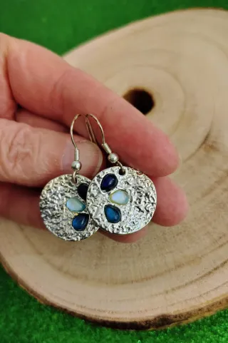Pendientes y anillo en tonalidades azules