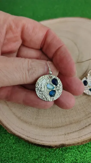Pendientes y anillo en tonalidades azules