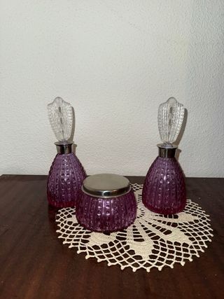 Juego de tocador morado y plateado