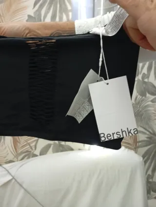 Top Bershka negro con rotos