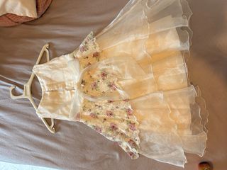 Vestido de fiesta floral para niña