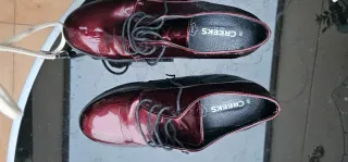 Zapatos charol granates Creeks talla 39