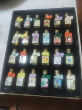 Set de 24 miniaturas de fragancias vintage