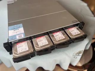 QNAP TS-873U-RP NAS Servidor + 32 TB