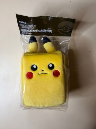 Funda de cartas Pokémon Pikachu Peluche