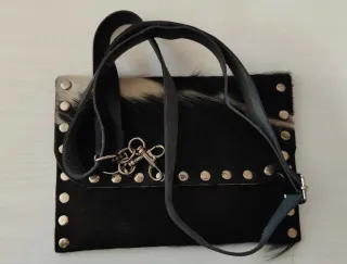 Bolso Pelo Potro y Piel Tachuelas