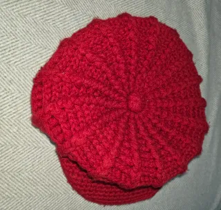 Gorra tejida crochet visera roja