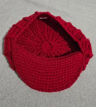 Gorra tejida crochet visera roja