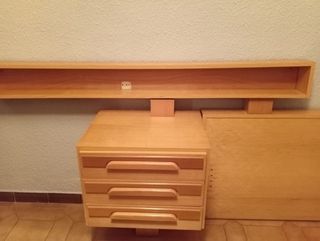 Cabecero 90 con mesita y repisa.