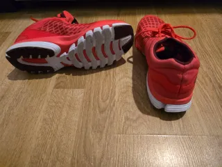Zapatillas deportivas rojas