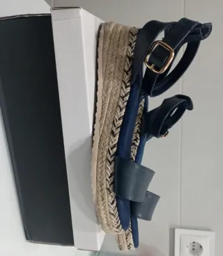 Sandalias Lady Lory azules atadas al tobillo