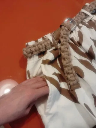 Shorts de cintura alta con cinturón