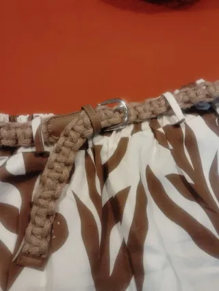 Shorts de cintura alta con cinturón