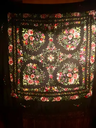 Mantón Foronda bordado flores
