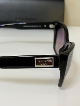 Occhiali Dsquared2 neri e viola